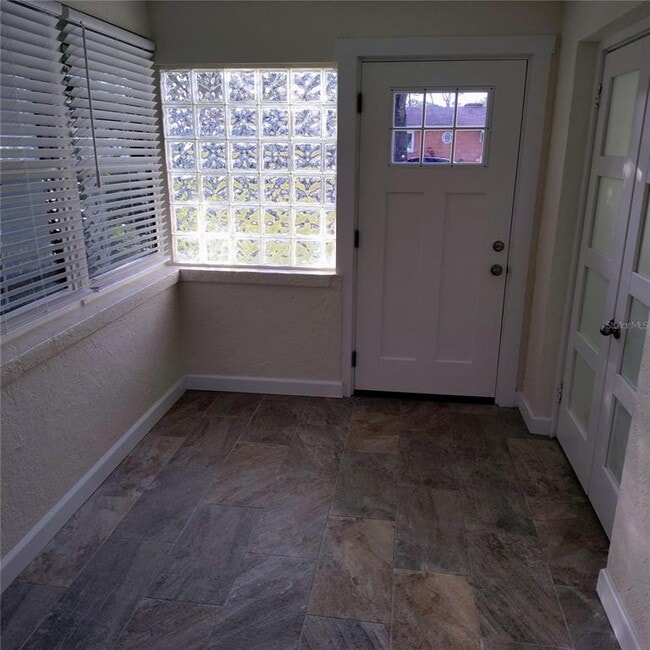 Foto del edificio - 2230 Grove St S