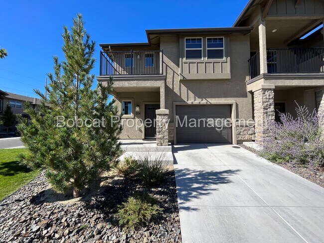 Building Photo - 3 Bedroom 2.5 Bathroom Townhouse in Carson...