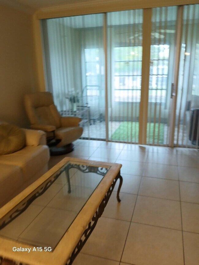 Foto del edificio - 6021 NW 61st Ave