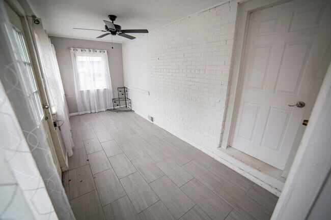 Foto del edificio - 4572 Rumsey Ave