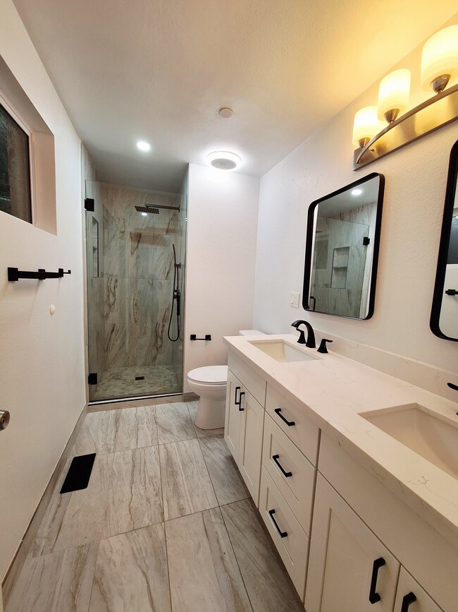 Ensuite Bathroom - 13454 95th Ave NE