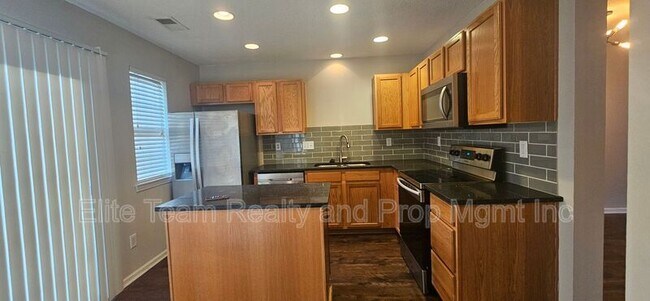 Foto del edificio - 6807 Juniper Tree St