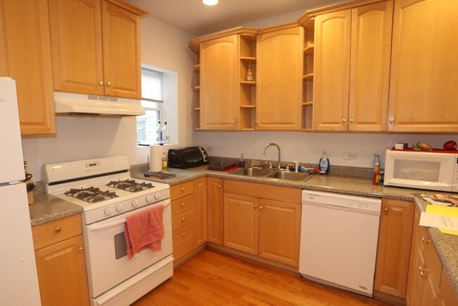 Building Photo - 3418 N Bosworth Ave