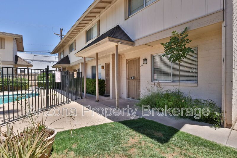 Primary Photo - 3934 E Piccadilly Rd
