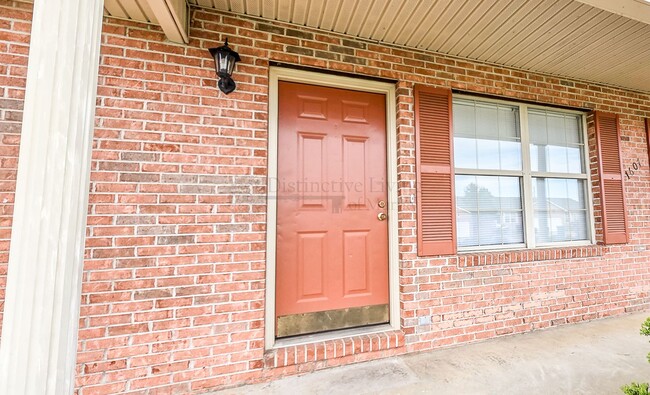Building Photo - 1607 Bourland Ln