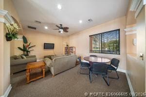 Building Photo - 171 SW Palm Dr