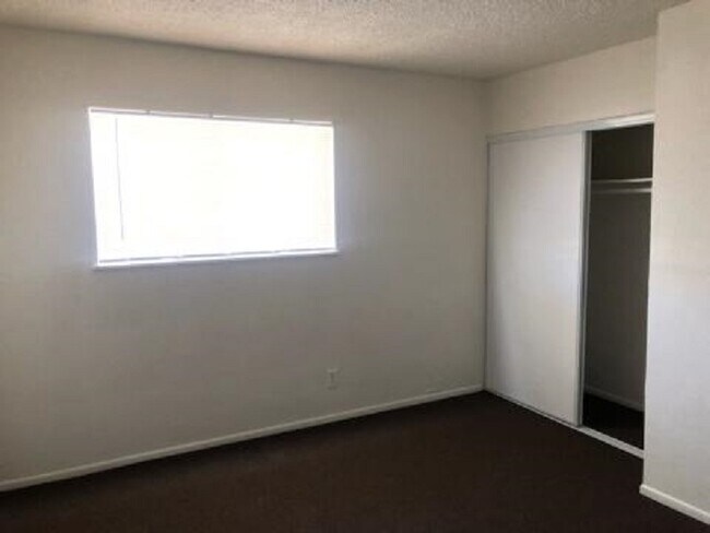 Foto del edificio - 4725 E Owens Ave