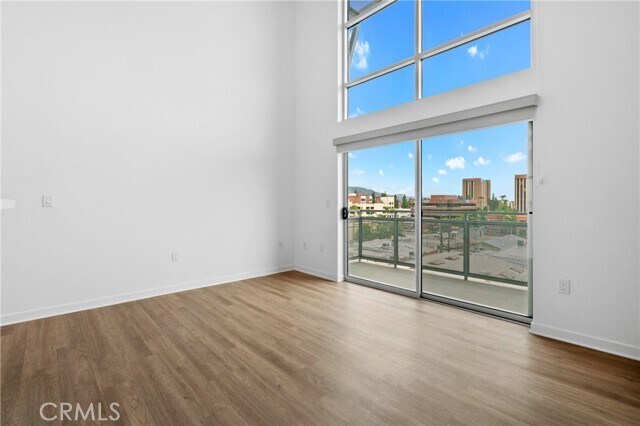 Foto del edificio - 325 N 1st St