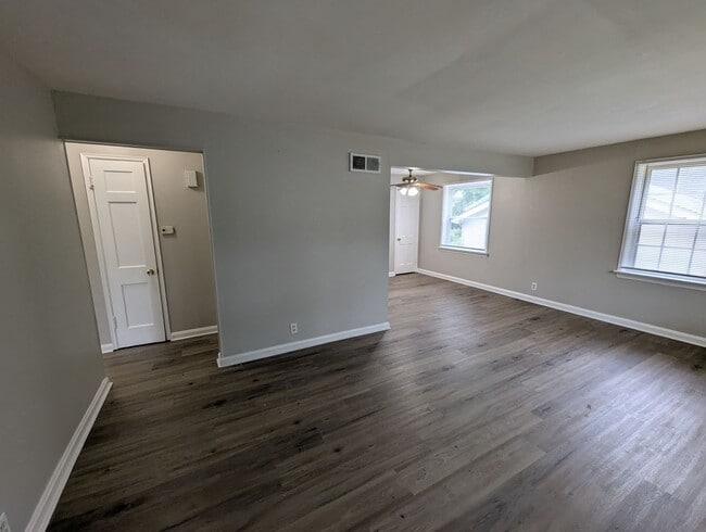 Building Photo - 1936 Alert Dr