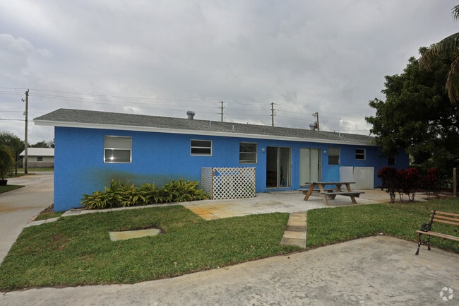 Building Photo - 2735 Richard Rd