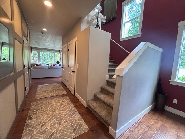 Foto del edificio - Gorgeous Short-Term Rental Fully Furnished...