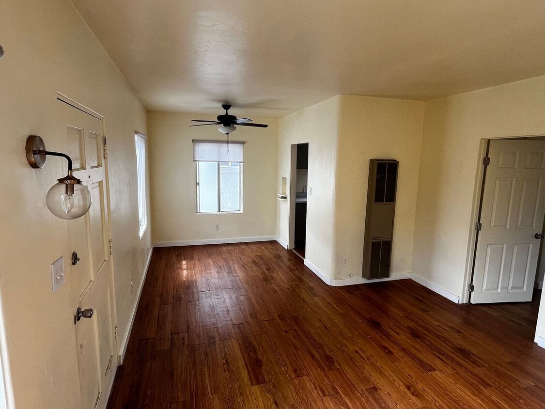 Primary Photo - Oregon St. Triplex