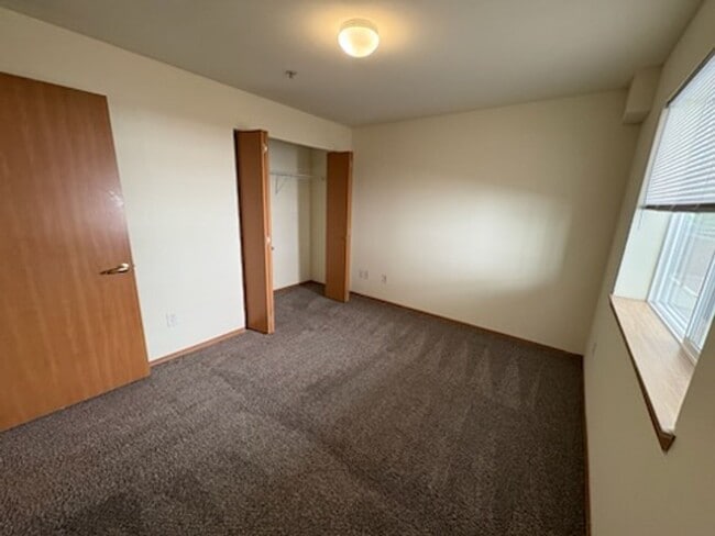 Building Photo - Belleau Woods: Your Home is Waiting!