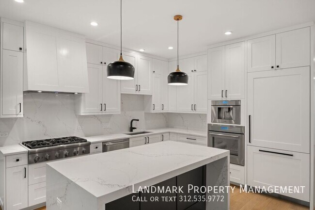 Foto del edificio - 2658 N Bosworth Ave