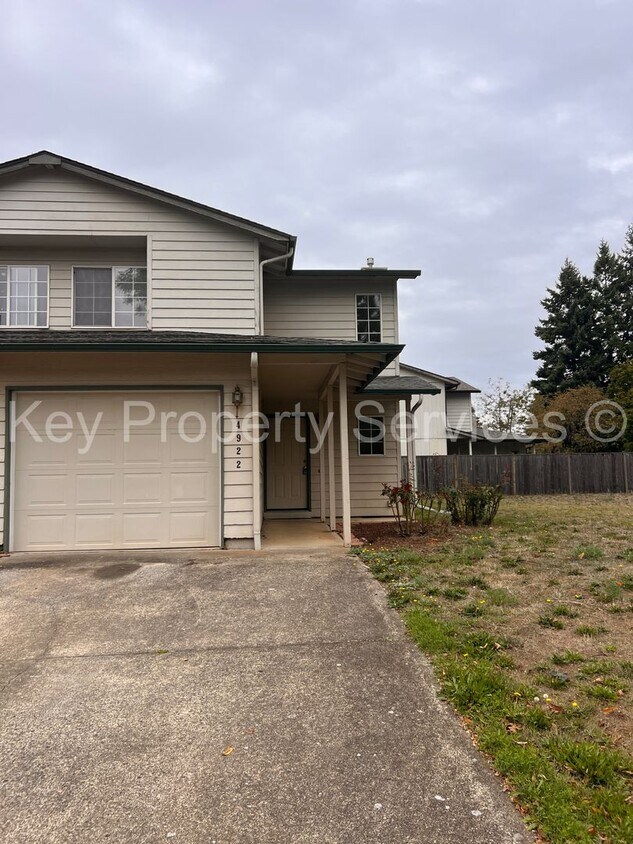 Bagley Downs Townhouse with Yard and Garage - Bagley Downs Townhouse with Yard and Garage