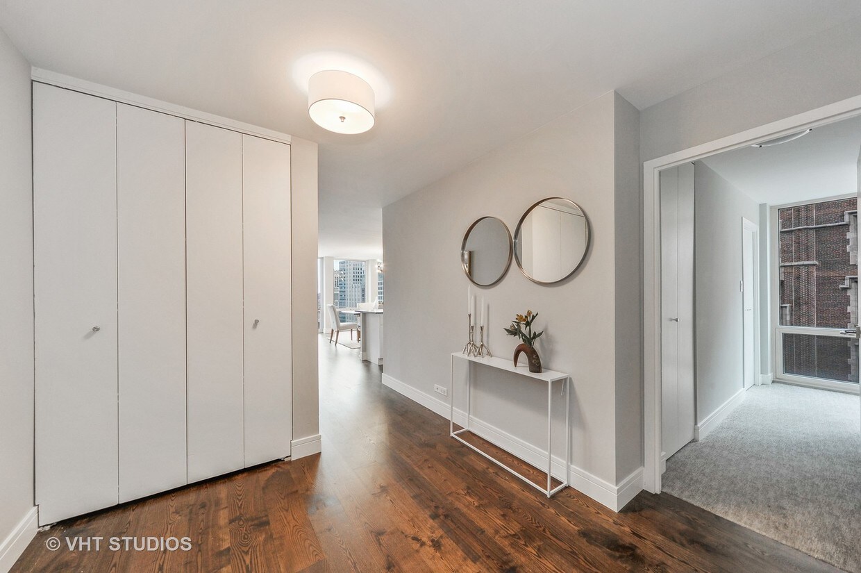 Foto principal - 111 E Chestnut St