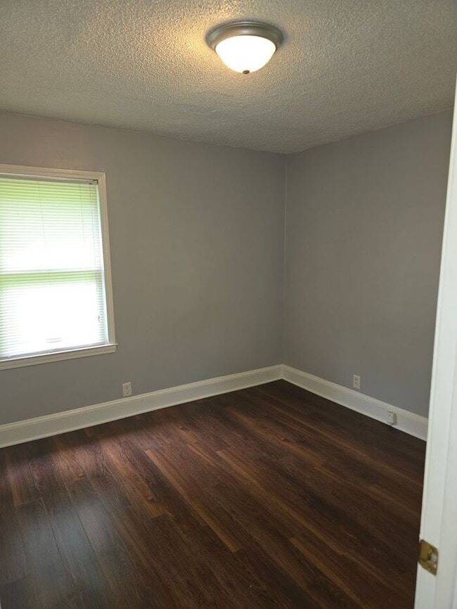 Foto del edificio - Duplex Available