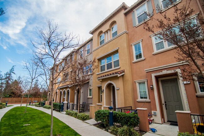 Building Photo - 1550 Avina Circle