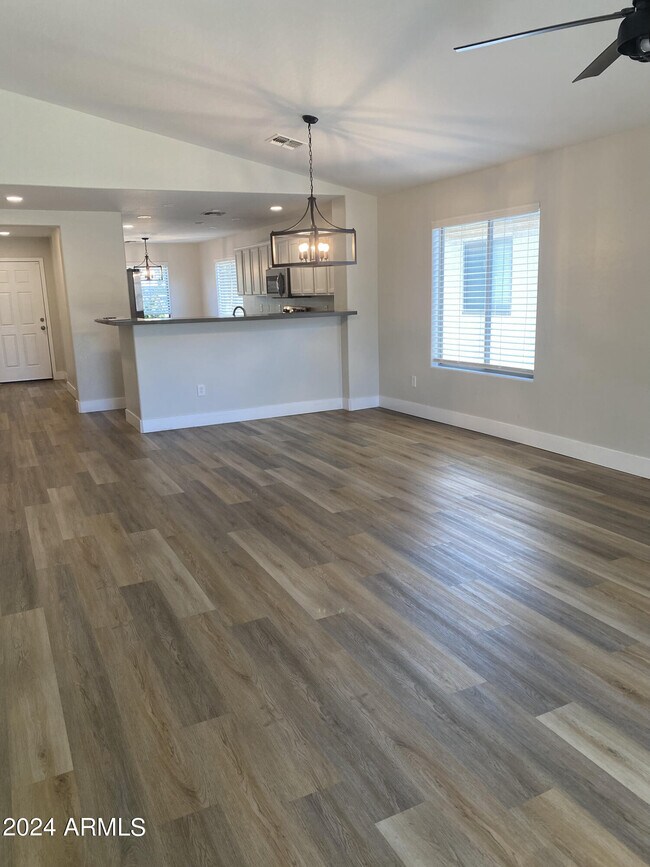Building Photo - 1755 W Desert Canyon Dr