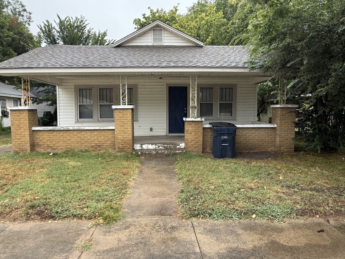 Foto principal - 207 S Center St