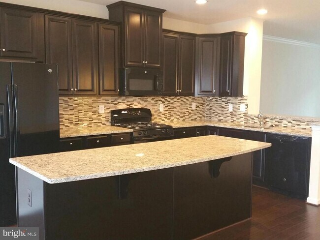 Building Photo - 3 Level Townhouse in the sought after Lint...