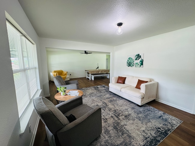 Building Photo - 629 Melrose St