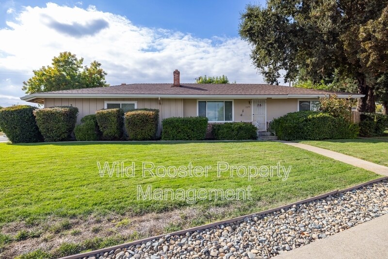 Foto principal - 7256 S Land Park Dr