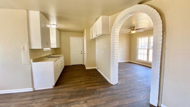 Foto del edificio - $0 First Month's Rent / $0 Deposit at Move-in