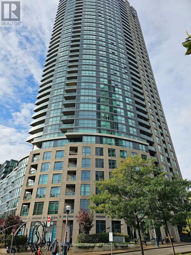 Building Photo - 219 Fort York Blvd