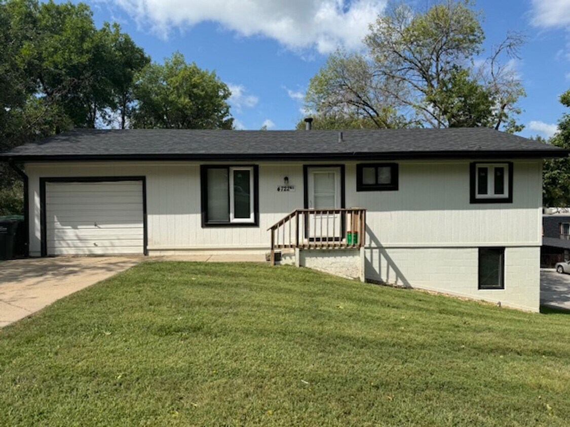 Foto principal - Hillside Rentals (4722 N. 61st St.)