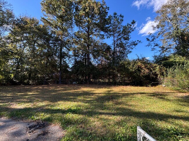 Foto del edificio - McDuffie Woods - Richmond County