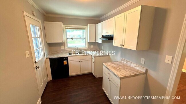 Foto del edificio - 875 Enfield Rd