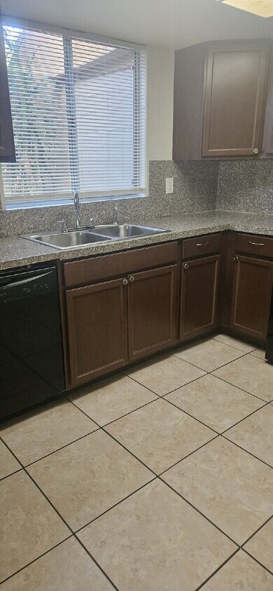 Primary Photo - Spacious 2-Br Oasis with Pool in Cathedral City