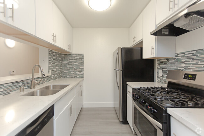 1BR,1BA-Kitchen - St Andrews Apartments