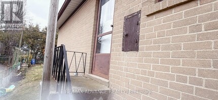 Building Photo - 12 Daleena Dr