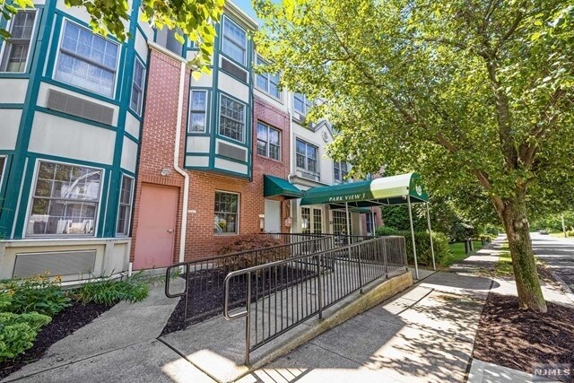 Foto del edificio - 323 Willow Street Unit 3i
