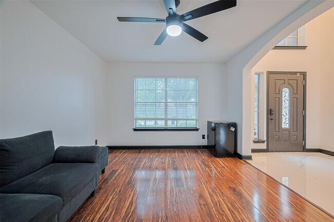 Foto del edificio - 13703 Broad Oaks Ln
