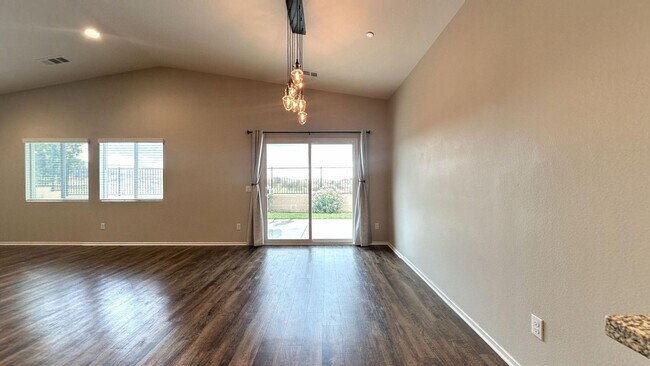 Foto del edificio - 251 Tanglewood Dr