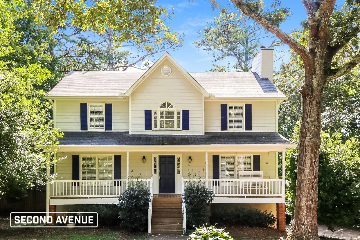 Foto principal - 1911 Falcon Wood Dr NE
