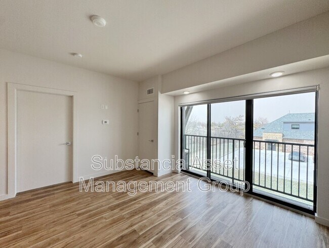Building Photo - 1641 Midtown Pl