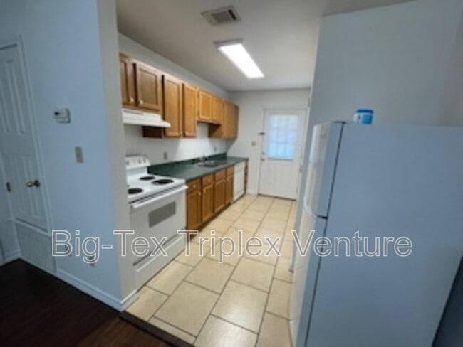 Foto del edificio - 260 N Pecan St