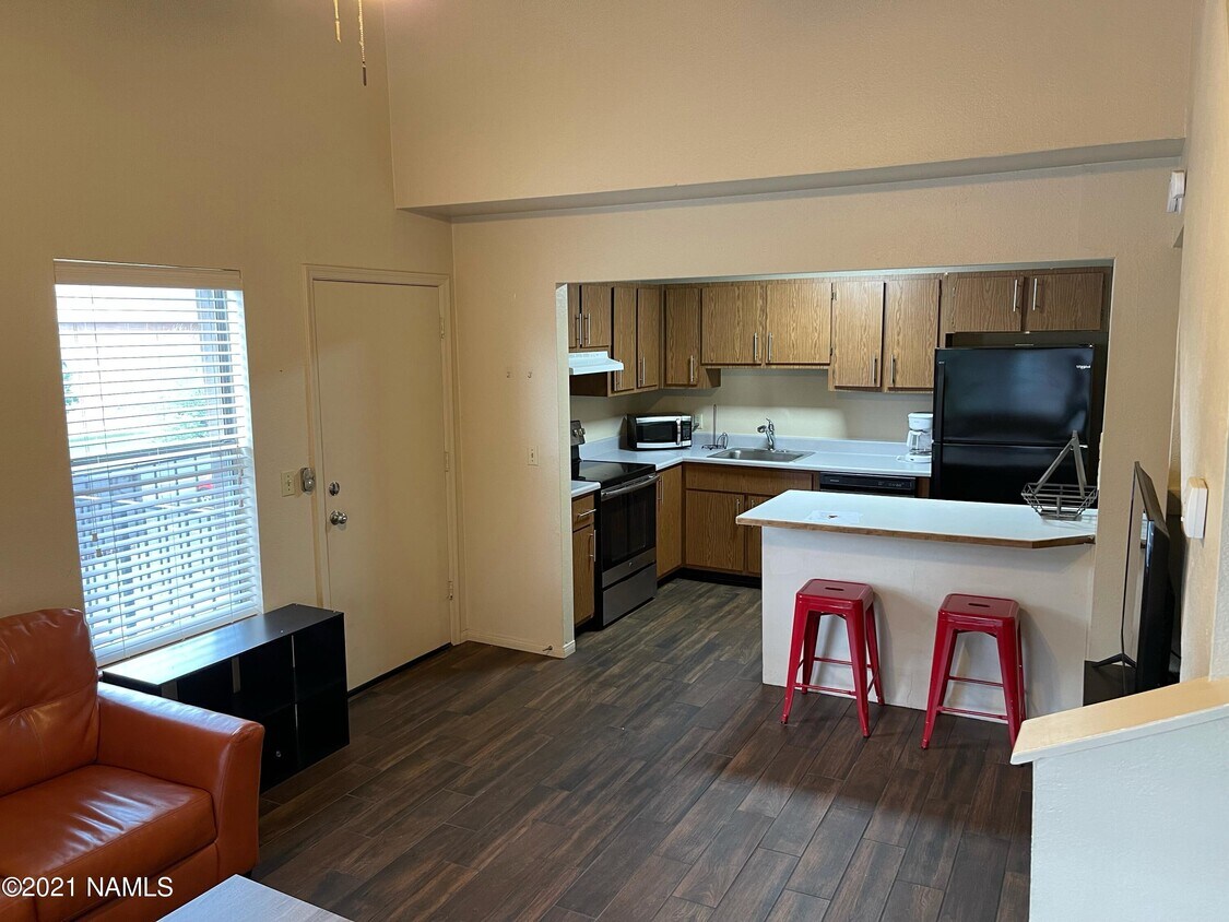 Foto principal - 1200 S Riordan Ranch St