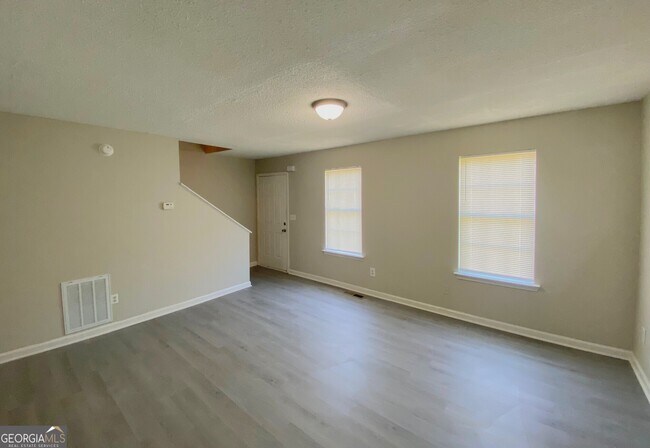 Foto del edificio - 176 Smith Ave