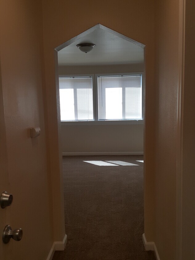 Entry - 241 5th St