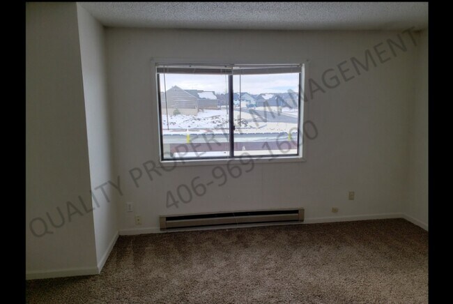 Building Photo - 2058 Clubhouse Way