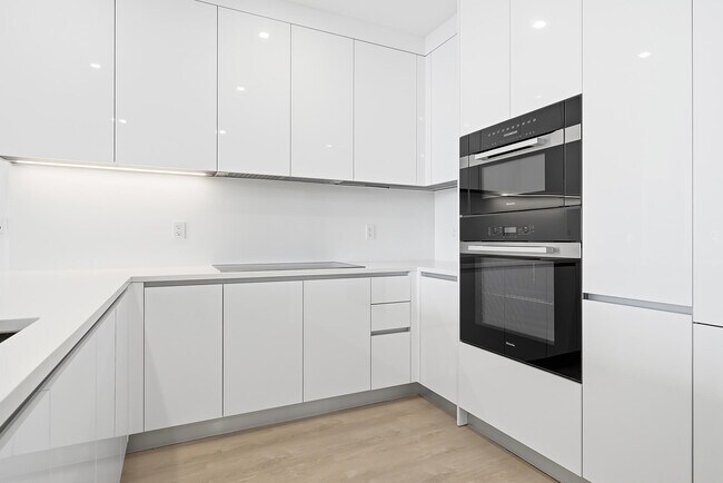 Building Photo - 220 Lake Shore Dr