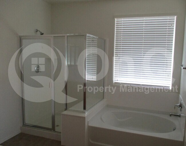 Foto del edificio - 2764 E Cherry Hill Dr