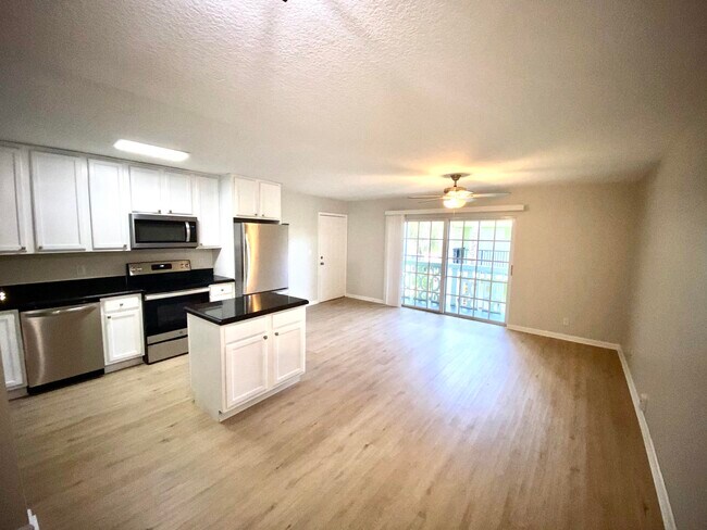Foto del edificio - 102 N Lakeside Dr