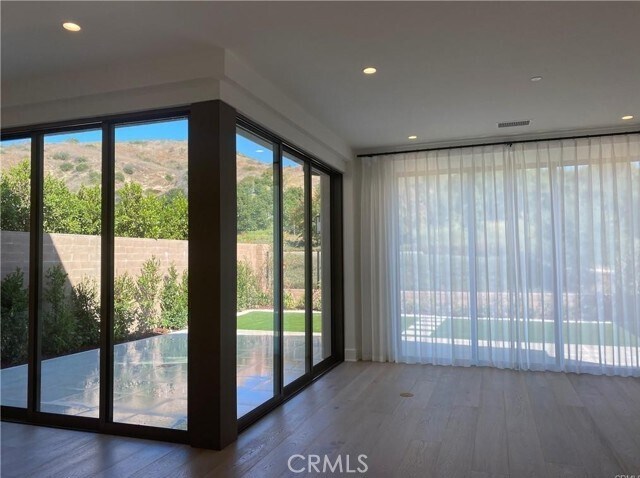 Building Photo - 148 Statura