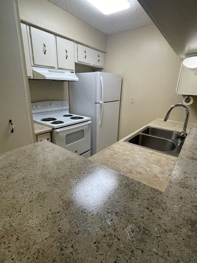 Foto del edificio - 1BD/1BA Condo located on the Germantown/Me...